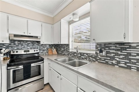 Villa ou maison à vendre à Seminole, Floride: 2 chambres, 84.54 m2 № 2436686 - photo 2