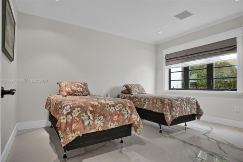 House in Miami Beach, Florida 4 bedrooms, 273.6 sq.m. № 2019843 - photo 21