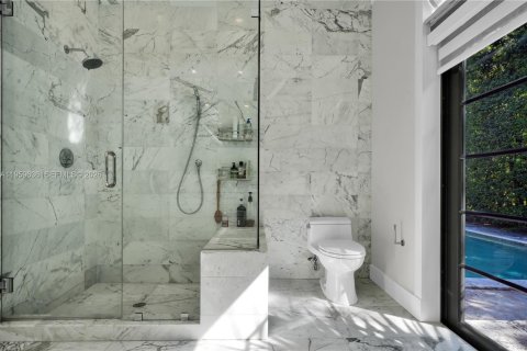 House in Miami Beach, Florida 4 bedrooms, 273.6 sq.m. № 2019843 - photo 26