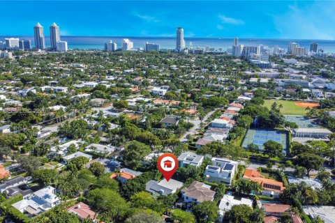 House in Miami Beach, Florida 4 bedrooms, 273.6 sq.m. № 2019843 - photo 29