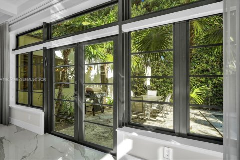 House in Miami Beach, Florida 4 bedrooms, 273.6 sq.m. № 2019843 - photo 6