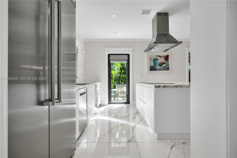 House in Miami Beach, Florida 4 bedrooms, 273.6 sq.m. № 2019843 - photo 15