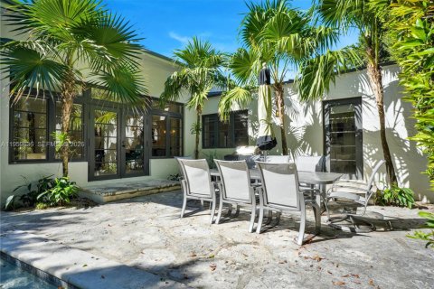 House in Miami Beach, Florida 4 bedrooms, 273.6 sq.m. № 2019843 - photo 7