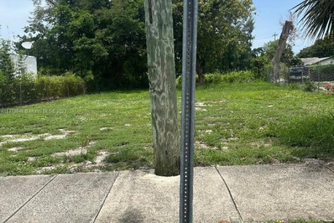 Terreno en venta en West Palm Beach, Florida № 2036419 - foto 1