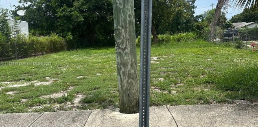 Terreno en West Palm Beach, Florida № 2036419