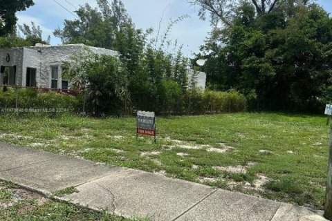 Terreno en venta en West Palm Beach, Florida № 2036419 - foto 2