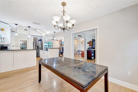 Купить виллу или дом в Порт-Сент-Луси, Флорида 4 спальни, 206.06м2, № 1997601 - фото 13