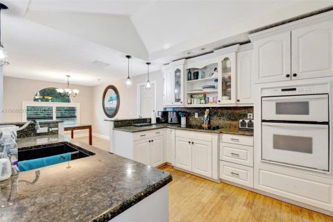 Купить виллу или дом в Порт-Сент-Луси, Флорида 4 спальни, 206.06м2, № 1997601 - фото 9