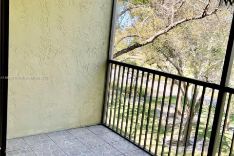 Condo in Plantation, Florida, 2 bedrooms  № 1929054 - photo 19