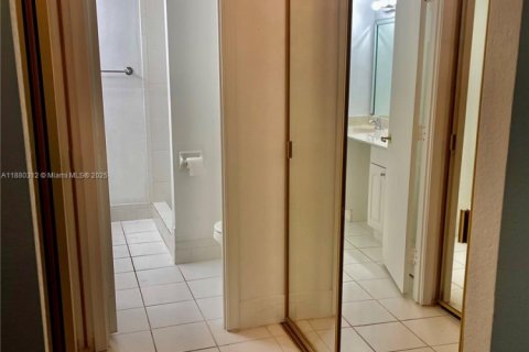 Condo in Plantation, Florida, 2 bedrooms  № 1929054 - photo 13