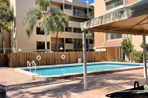 Condo in Plantation, Florida, 2 bedrooms  № 1929054 - photo 24