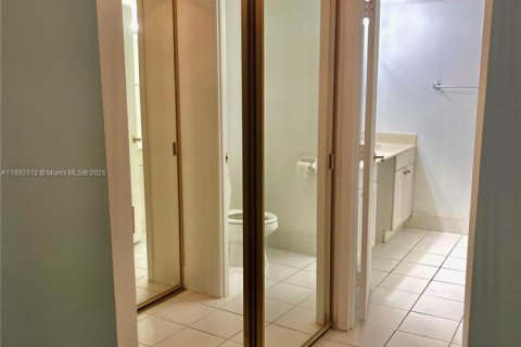 Condo in Plantation, Florida, 2 bedrooms  № 1929054 - photo 12