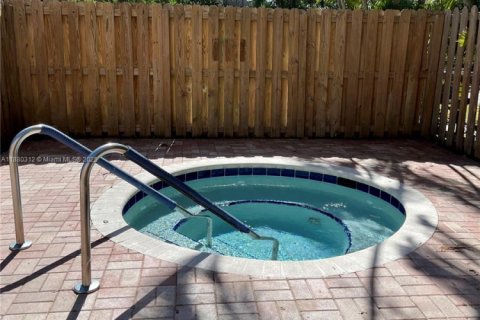 Condo in Plantation, Florida, 2 bedrooms  № 1929054 - photo 22