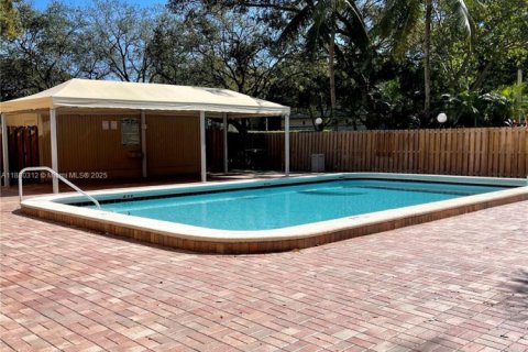 Condo in Plantation, Florida, 2 bedrooms  № 1929054 - photo 25