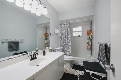 Villa ou maison à vendre à Boca Raton, Floride: 3 chambres, 146.79 m2 № 2024867 - photo 20