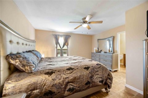 House in Bradenton, Florida 3 bedrooms, 151.24 sq.m. № 1665895 - photo 5
