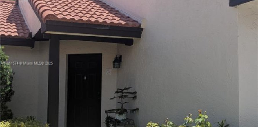 Touwnhouse à Miami, Floride 2 chambres, 87.33 m2 № 1890416