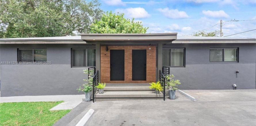 Villa ou maison à Miami, Floride 2 chambres, 120.4 m2 № 1832459