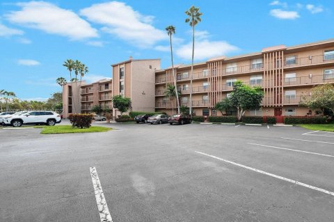 Condo in Margate, Florida, 2 bedrooms  № 1696433 - photo 1