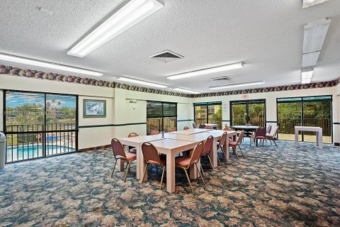 Condo in Margate, Florida, 2 bedrooms  № 1696433 - photo 12