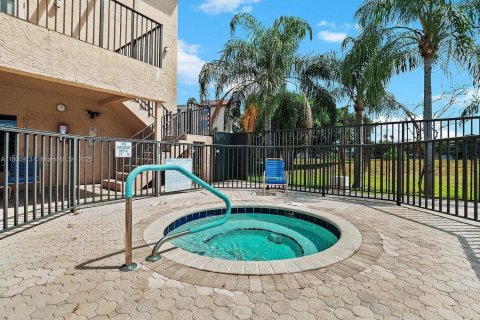 Condo in Margate, Florida, 2 bedrooms  № 1696433 - photo 10