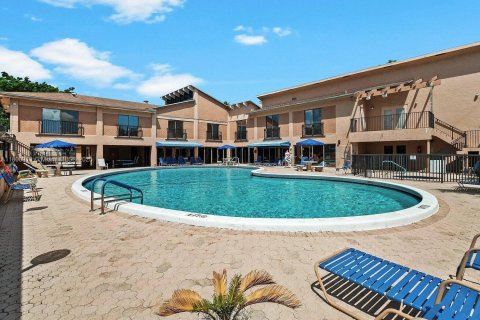 Condo in Margate, Florida, 2 bedrooms  № 1696433 - photo 9