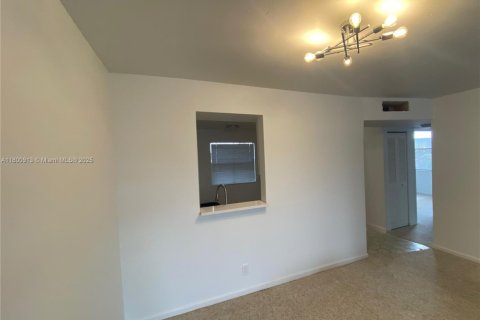 Condo in Margate, Florida, 2 bedrooms  № 1696433 - photo 5
