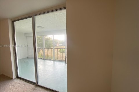 Condo in Margate, Florida, 2 bedrooms  № 1696433 - photo 4