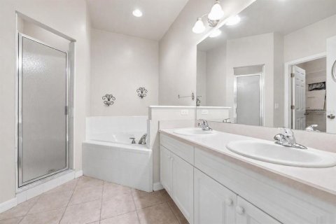 House in Gainesville, Florida 3 bedrooms, 140.75 sq.m. № 2226655 - photo 14