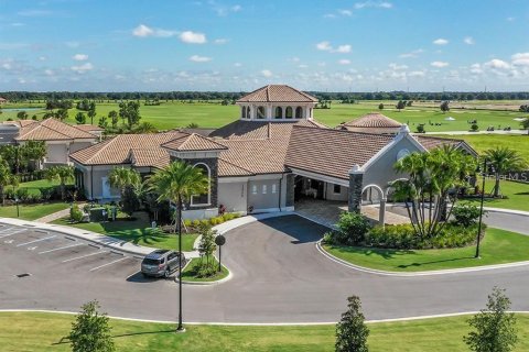 Condo in Bradenton, Florida, 2 bedrooms in LAKEWOOD NATIONAL  № 1579110 - photo 1
