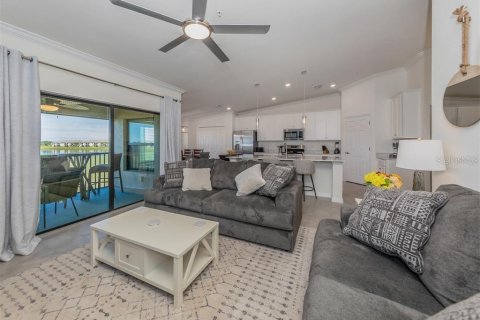 Condo in Bradenton, Florida, 2 bedrooms in LAKEWOOD NATIONAL  № 1579110 - photo 2