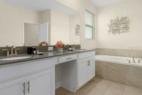 House in Davenport, Florida 5 bedrooms, 286.23 sq.m. № 1914368 - photo 22