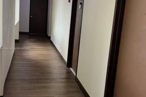 Condo in Miami, Florida, 3 bedrooms  № 2027378 - photo 23