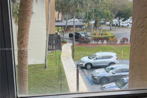 Condo in Miami, Florida, 3 bedrooms  № 2027378 - photo 22