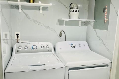 Condo in Miami, Florida, 3 bedrooms  № 2027378 - photo 8