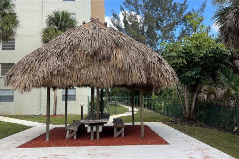 Condo in Miami, Florida, 3 bedrooms  № 2027378 - photo 29