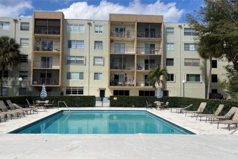 Condo in Miami, Florida, 3 bedrooms  № 2027378 - photo 27