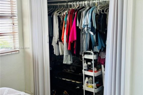 Condo in Miami, Florida, 3 bedrooms  № 2027378 - photo 21