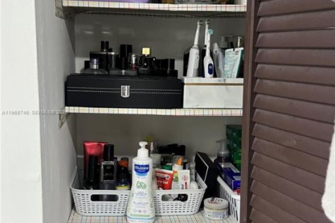 Condo in Miami, Florida, 3 bedrooms  № 2027378 - photo 14