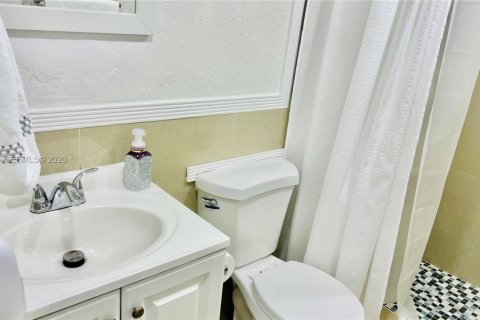 Condo in Miami, Florida, 3 bedrooms  № 2027378 - photo 17