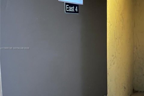 Condo in Miami, Florida, 3 bedrooms  № 2027378 - photo 26