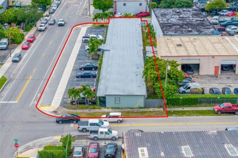Propiedad comercial en venta en West Park, Florida № 1701081 - foto 21