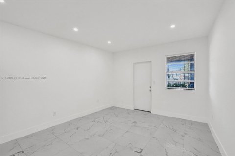 Propiedad comercial en venta en West Park, Florida № 1701081 - foto 11