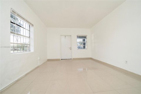Propiedad comercial en venta en West Park, Florida № 1701081 - foto 30