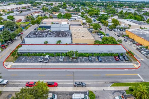 Propiedad comercial en venta en West Park, Florida № 1701081 - foto 3