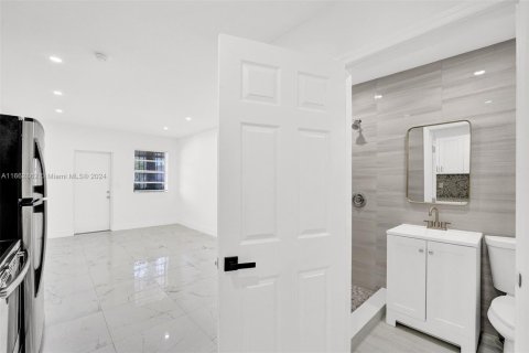 Propiedad comercial en venta en West Park, Florida № 1701081 - foto 13