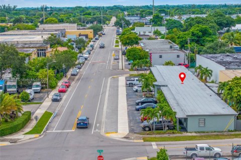 Propiedad comercial en venta en West Park, Florida № 1701081 - foto 28