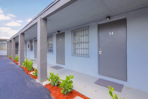 Propiedad comercial en venta en West Park, Florida № 1701081 - foto 6