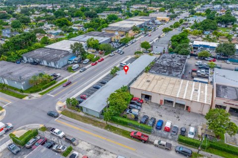 Propiedad comercial en venta en West Park, Florida № 1701081 - foto 22