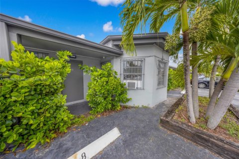 Propiedad comercial en venta en West Park, Florida № 1701081 - foto 17